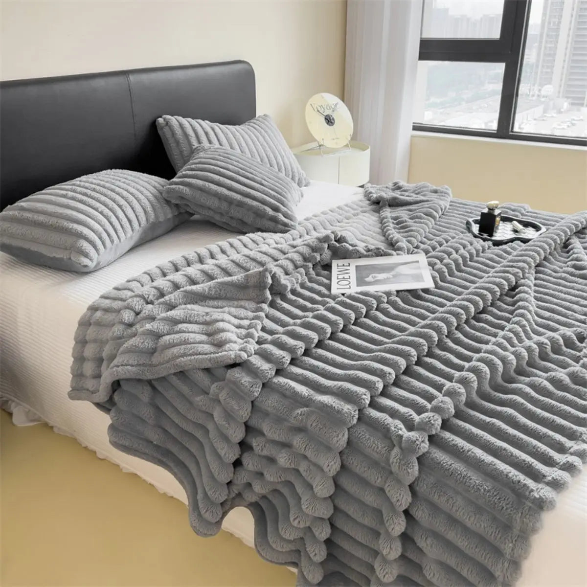Luxury soft striped fleece blanket - warm & cozy bed throw