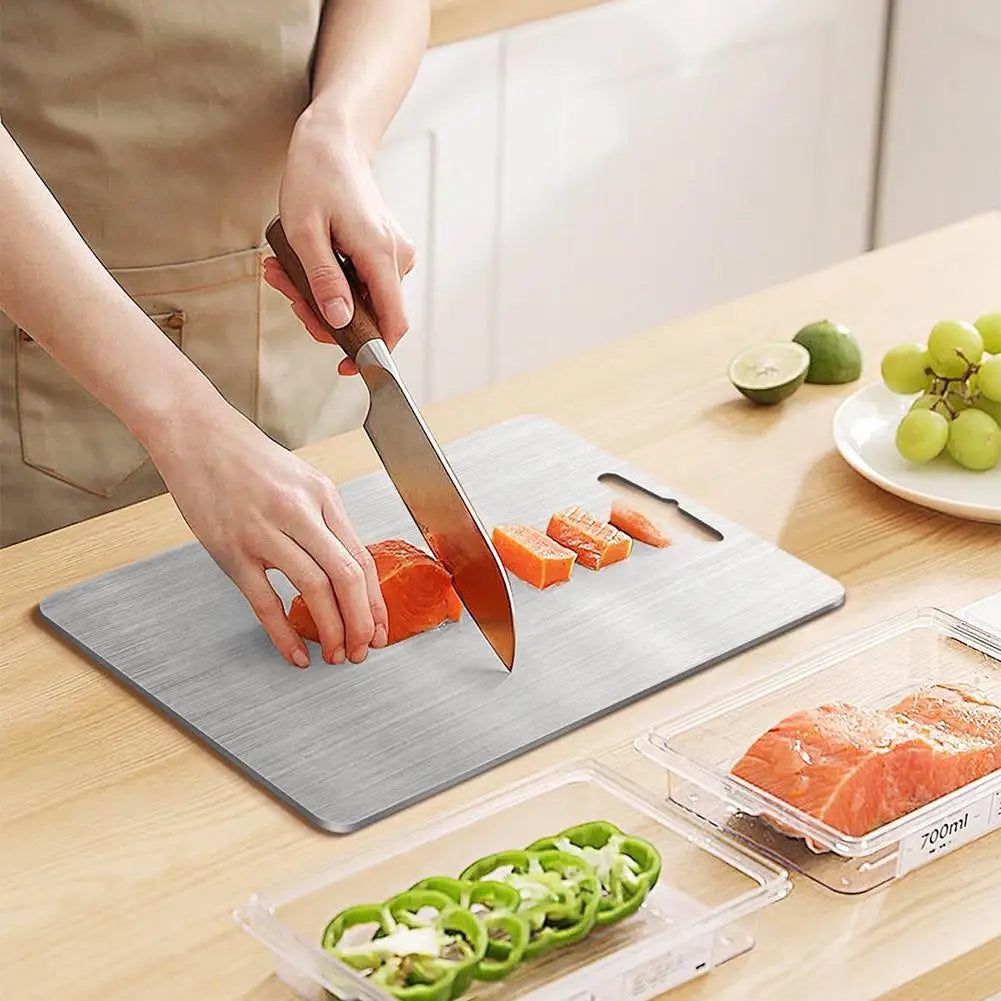 Stainless steel cutting board - Durable & easy to clean