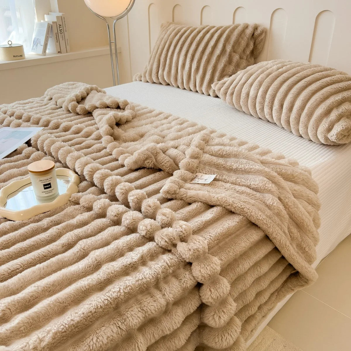 Luxury soft striped fleece blanket - warm & cozy bed throw