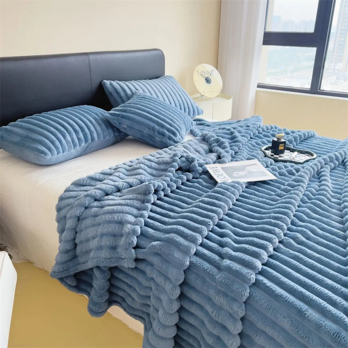 Luxury soft striped fleece blanket - warm & cozy bed throw