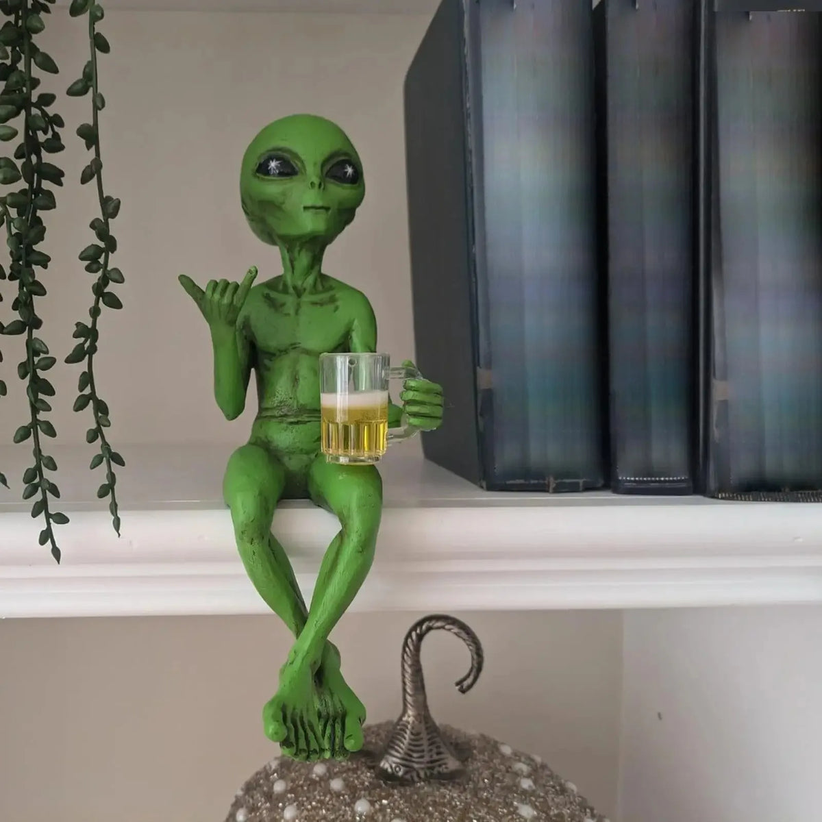 Funny green Alien drinking statue - resin desktop & garden decoration